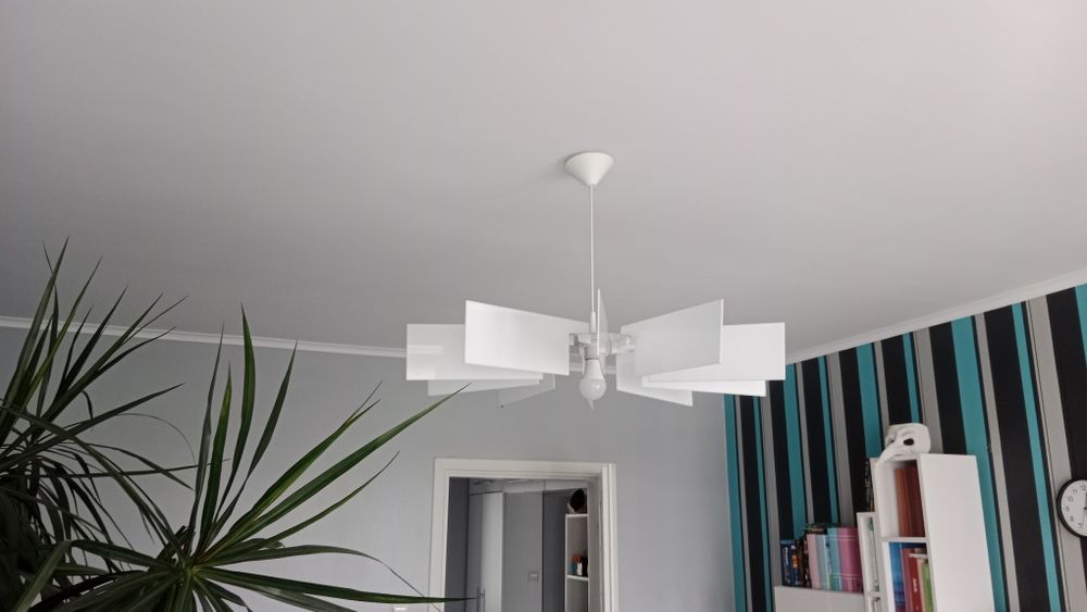 Lampa biała wiatrak