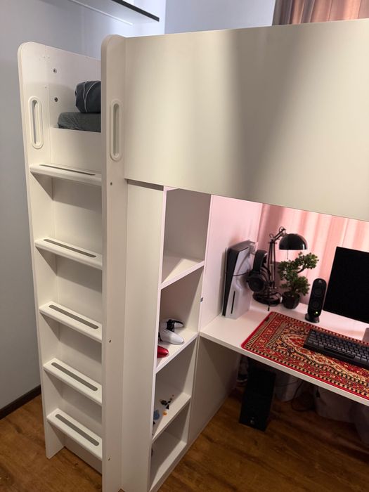 Łóżko na antresoli z biurkiem i szafą IKEA