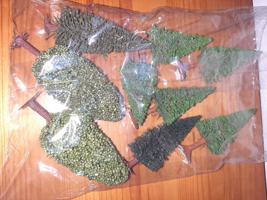 Pack de árvores para modelismo ferroviário