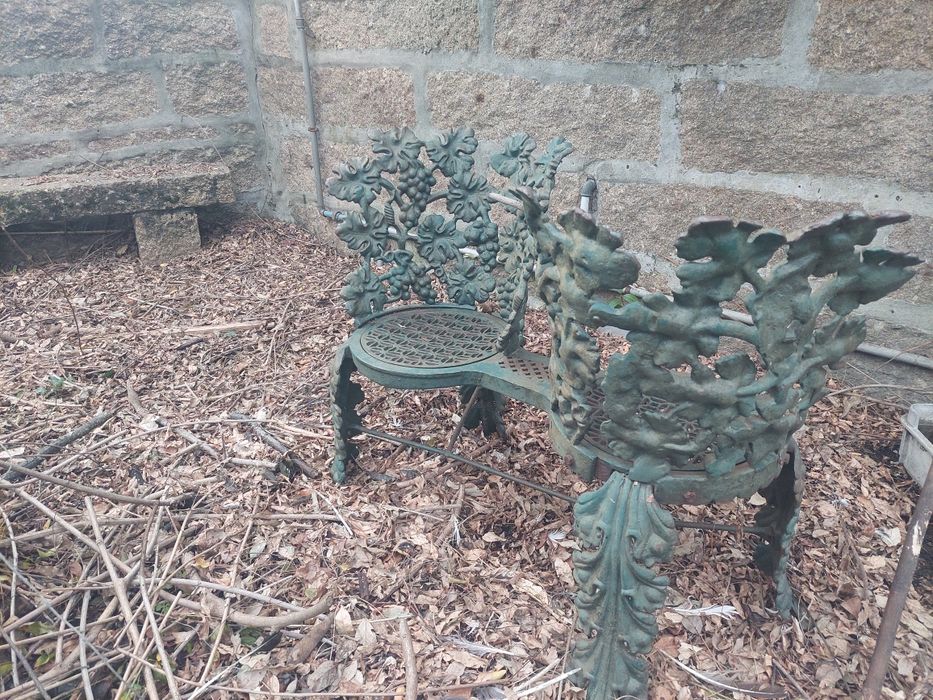 Banco de jardim em ferro - Namoradeira