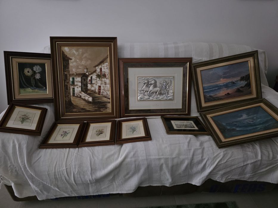 Vende-se um conjunto de 12 quadros