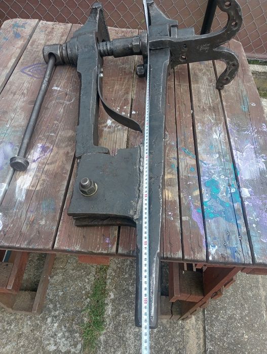 Kowalskie starej produkcji imadło o wadze 67.55 kg