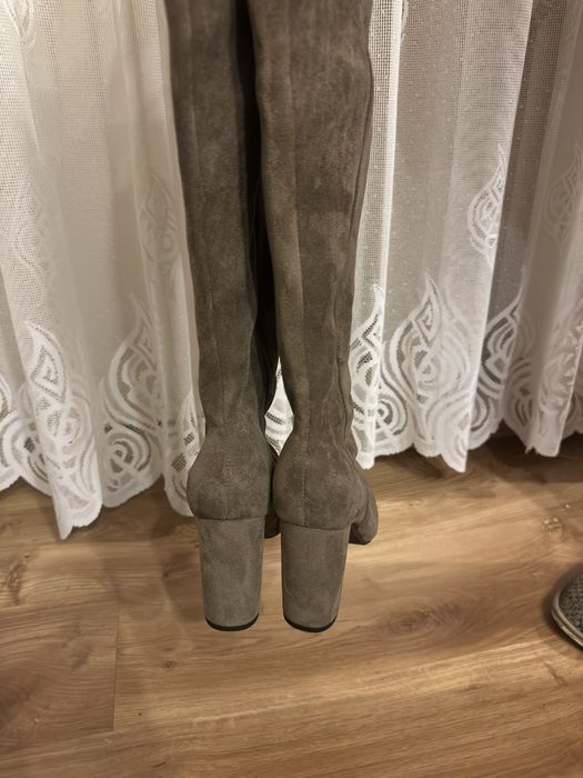 Zamszowe kozaki na obcasie 38