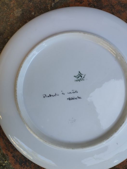 Cinzeiro com cerca de 10cm de diâmetro