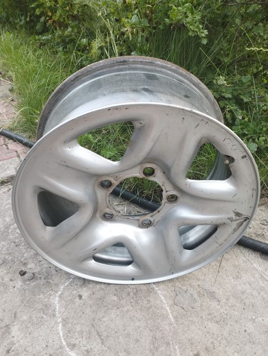 Диски Toyota Land Cruiser 200 
Оригинальные , целые, без деформаций
В