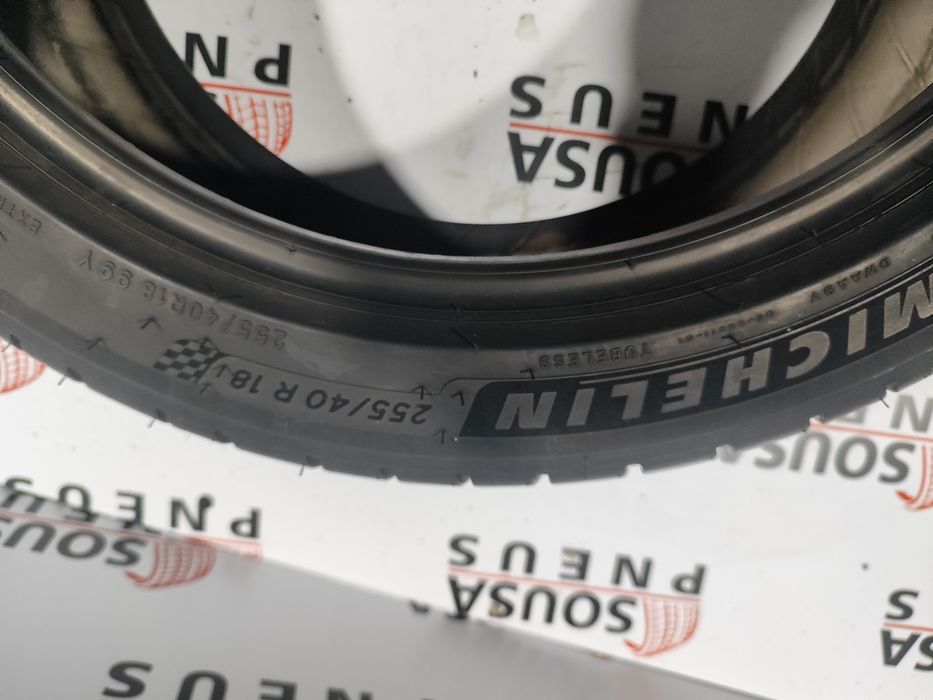 2 pneus semi novos 255-40R18 Michelin - Oferta dos Portes