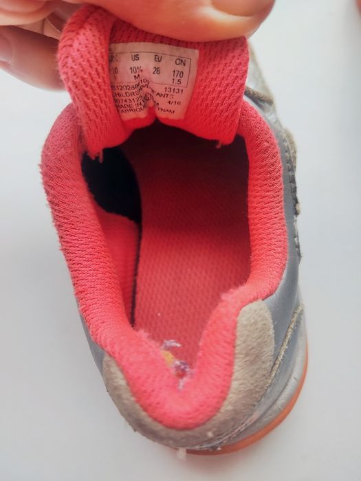 Дитячі кросівки для дівчинки Clarks, шкіра 28 р.Сріблястий/Корал