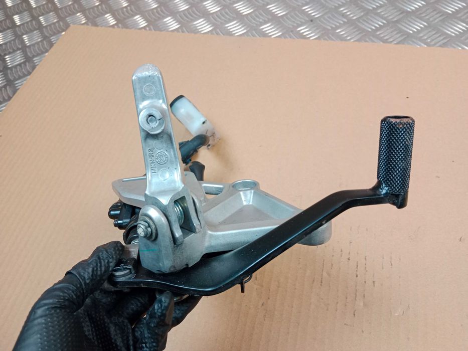 Honda CBR 650 R Set Prawy Kierowcy Pompa Dźwignia Hamulca Podnóżek