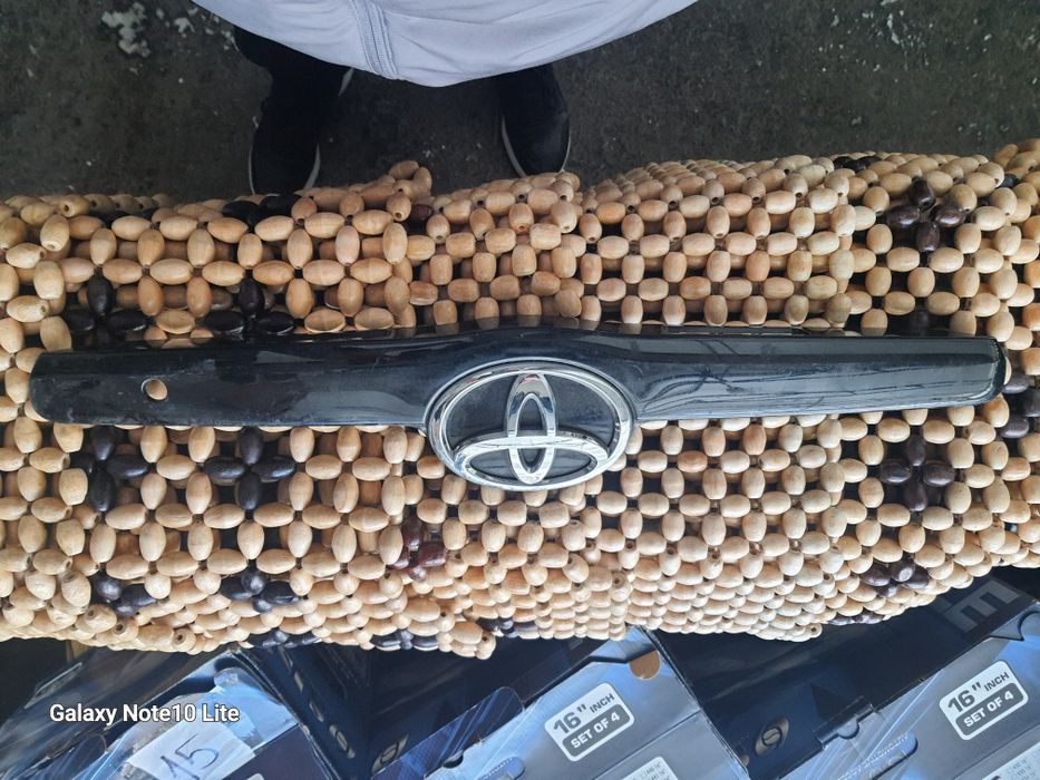 Знак кришкі багажника toyota camry 40