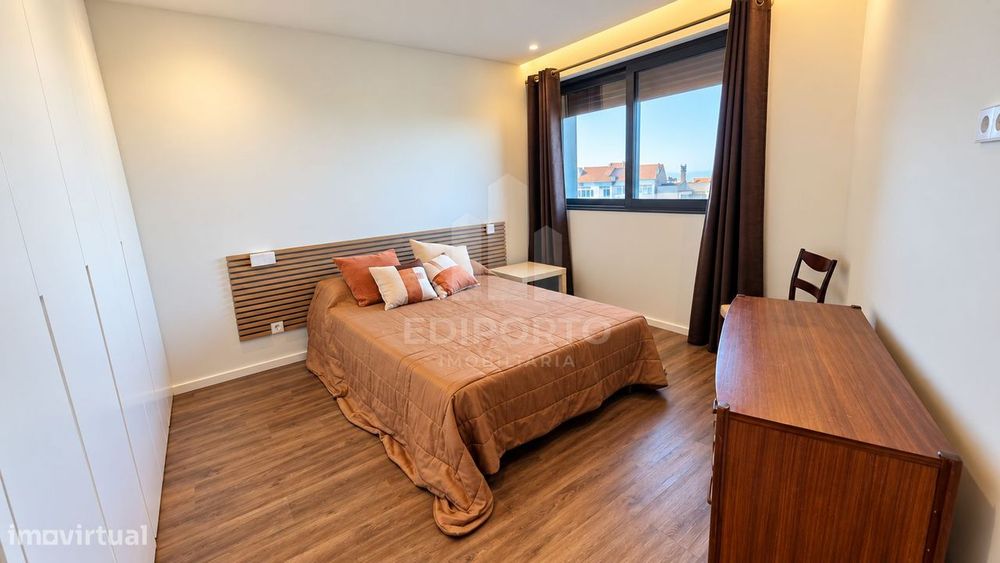 Apartamento T2 Novo mobilado com Varanda e Garagem em frente ao metro