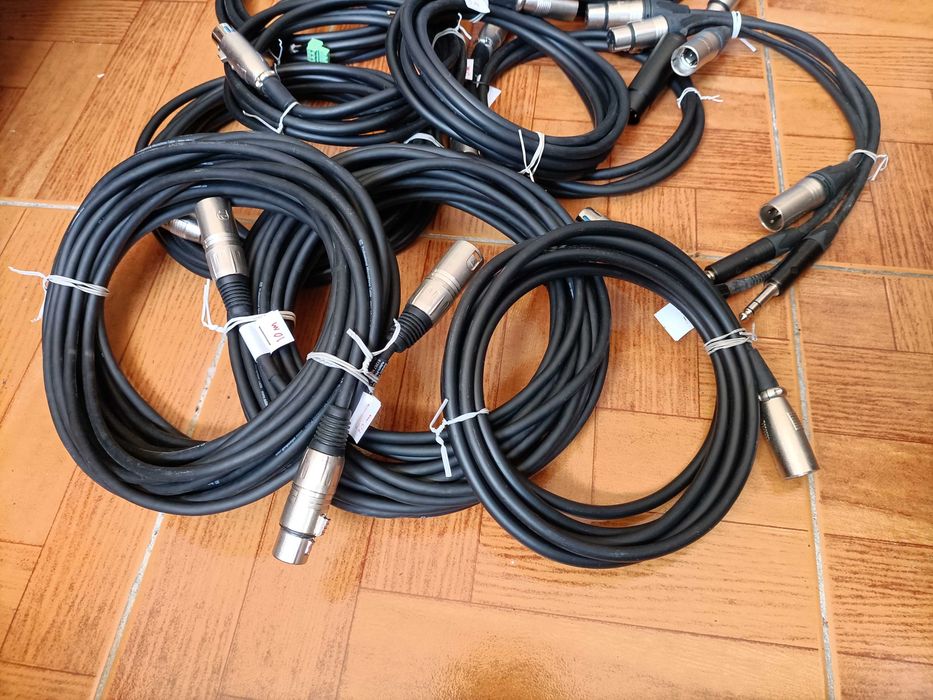 Cabos de áudio profissional (XLR, RCA, jack)