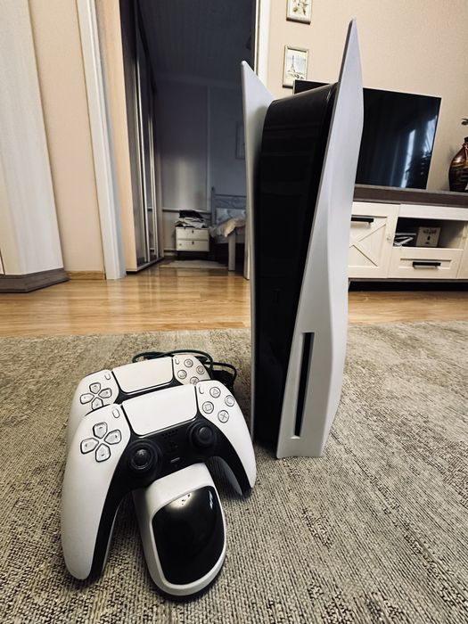 PlayStation 5 + 2 геймпади | Ідеальний стан