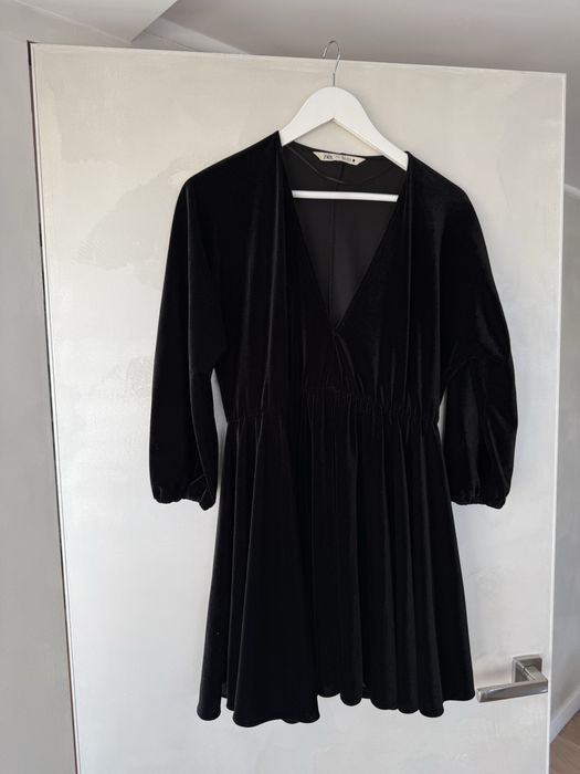 Сукня Zara , матеріал бархатний , чорна , розмір М