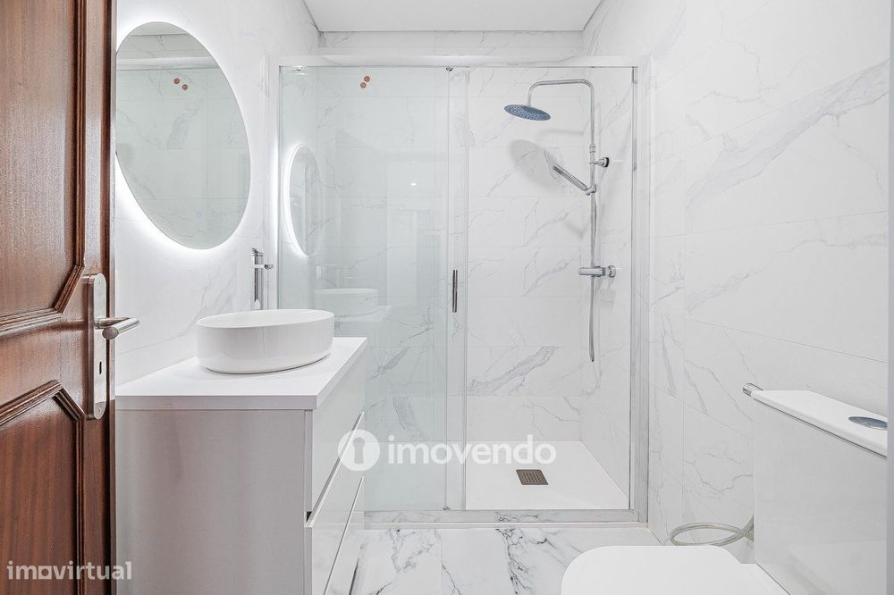 Apartamento T2 remodelado, com cozinha equipada, na Reboleira