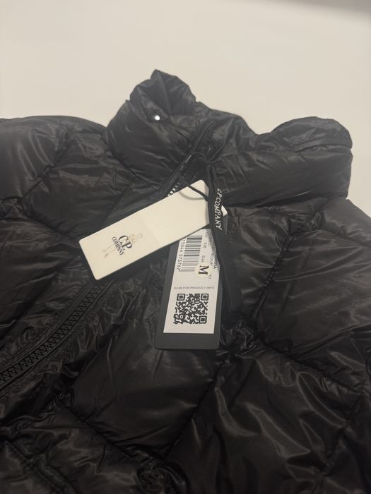 Пуховик C.P. Company з лайт капюшоном