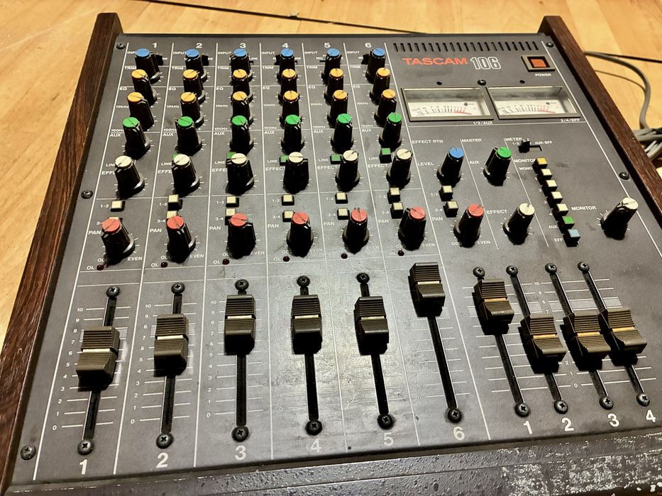 Tascam  M-106 analogowy mikser