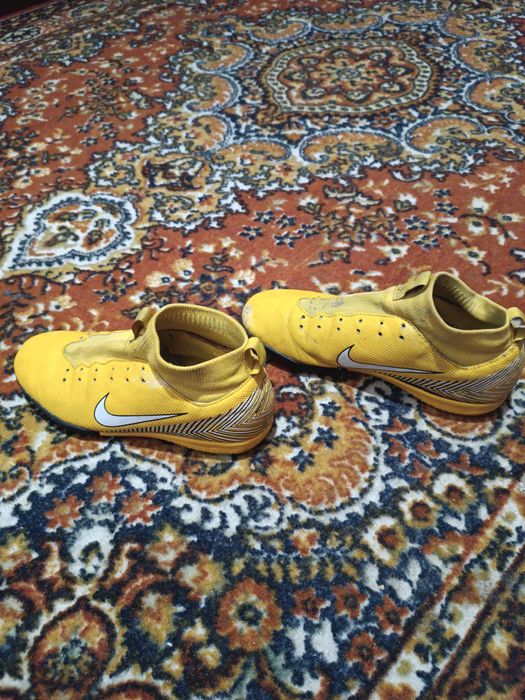 Футзалки 37 38 підійде на 39 розмір ноги для футболу