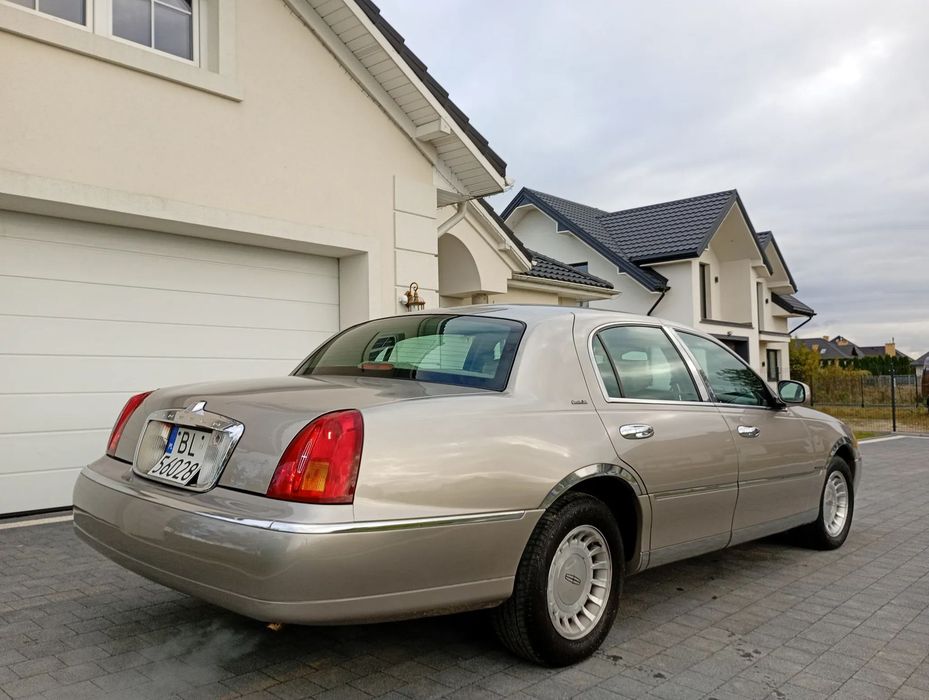 Lincoln Town Car Lincoln Town Car 4.6 V8 Executive | Klasyczny krążownik | 10lat u mnie