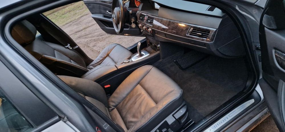 Fotele przód Kanapa tył. Bmw e61. Czarne skórzane. Europa. Boczki.