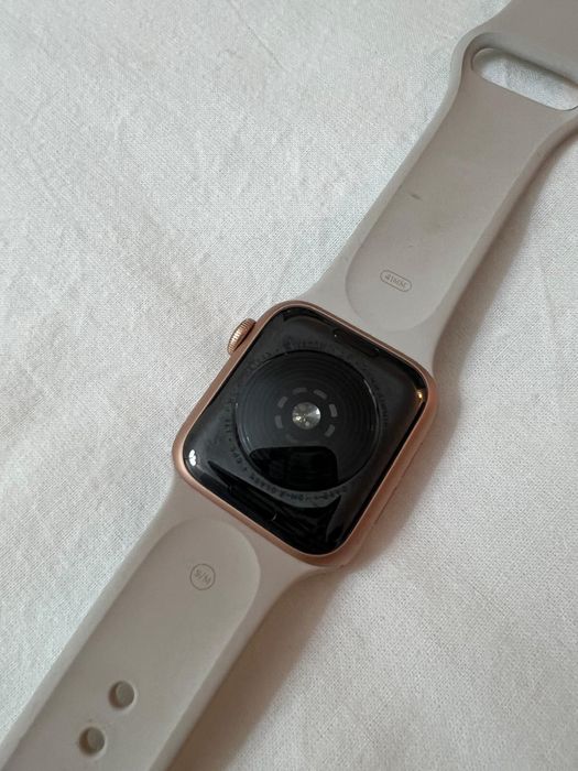 Apple watch gold aluminum