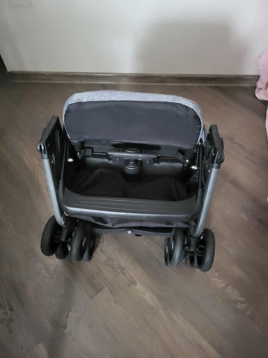 Прогулянкова коляска