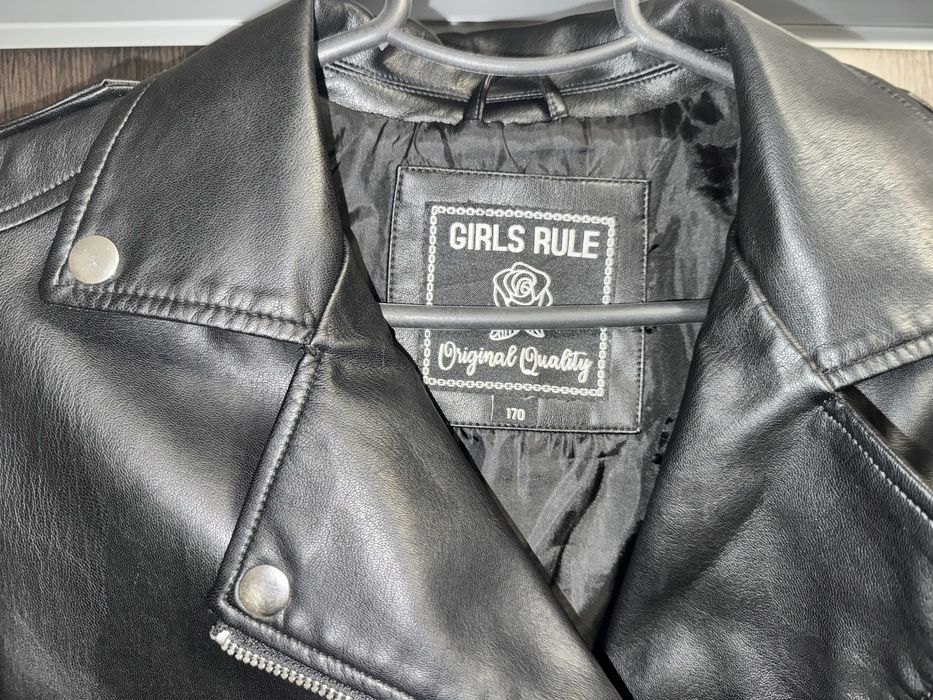 Куртка зі штучної шкіри з вишивкою