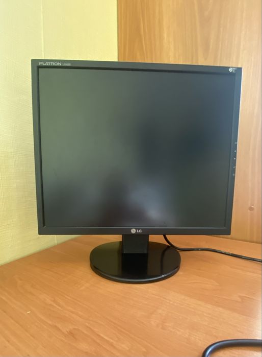 Монитор LG  Flatron L1953S-BF