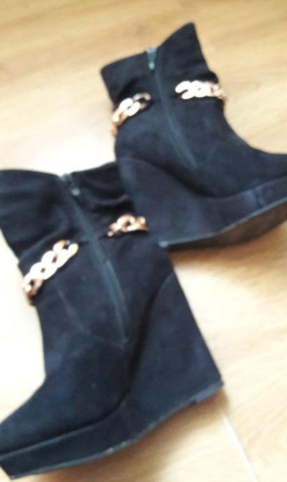 Полуботінки. Взувались мало