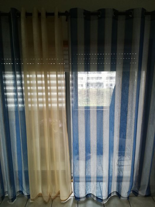 Vendo cortinados e varão com os respetivos acessórios