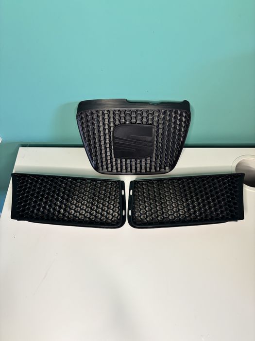 Grelhas Frontais Favo de Mel para Seat Ibiza 6K2