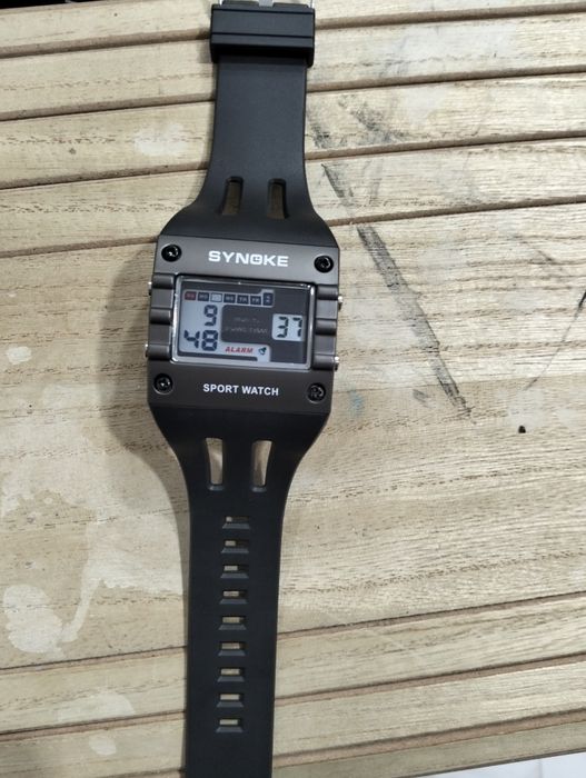 Synoke relógio digital