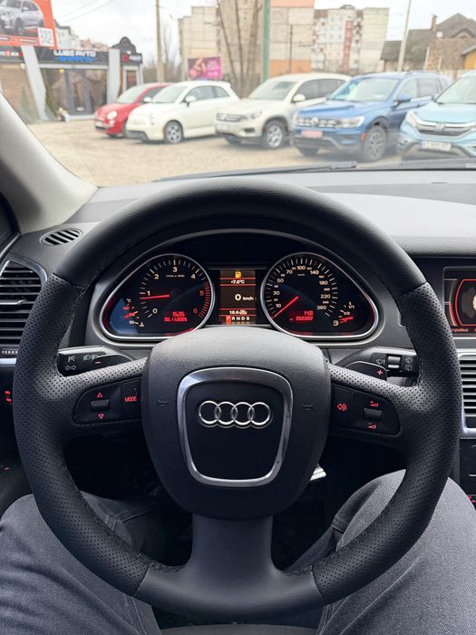 Продається Audi Q7