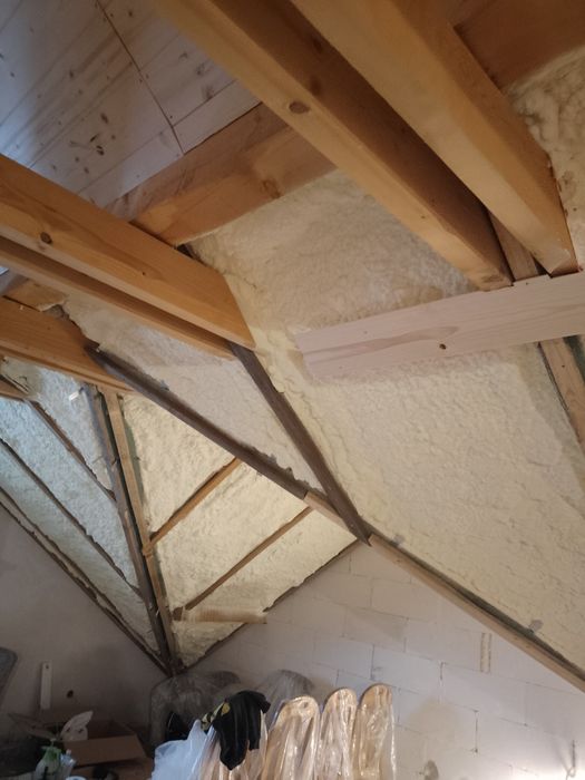 Ocieplenie poddaszy pianą pur