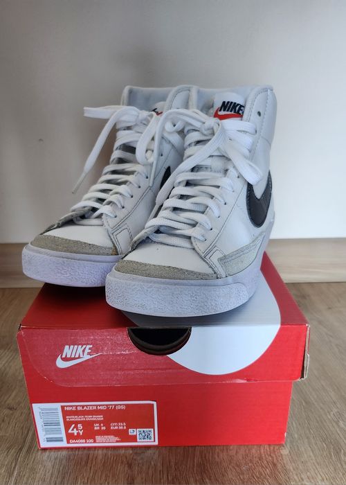 NIKE Blazer MID 77