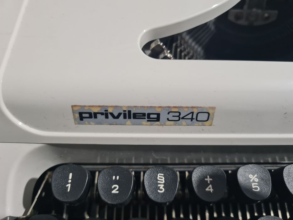 Maquina de escrever antiga  privileg 340