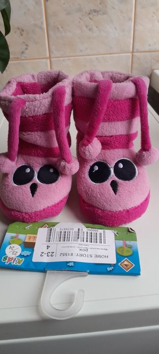 Для девочки тапули.