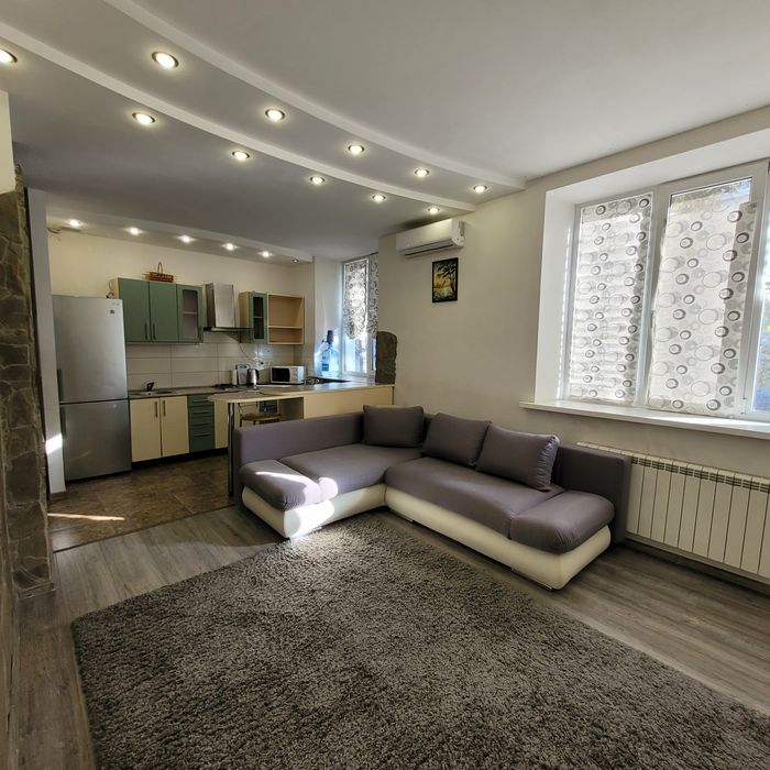 Гарна 2х квартира-студія, р-н театру ім.Магара.