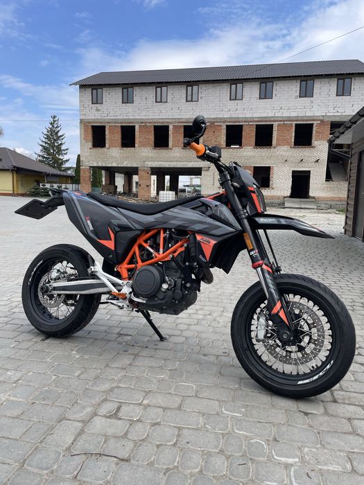 Мотоцикл Supermoto KTM 690 SMC-R 2022