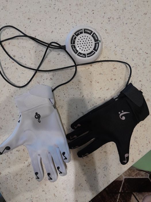 Музичні рукавички!