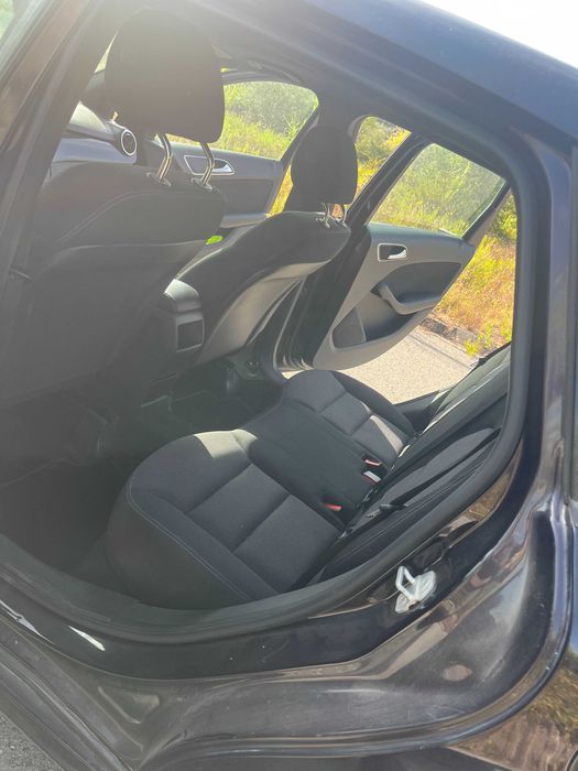 Mercedes-Benz B180D