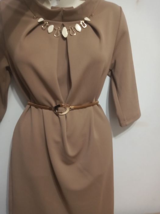 Плаття бежеве нове,червона сукня,леопардове плаття міді