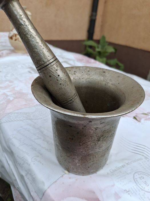 Mosiężny duży moździerz PRL