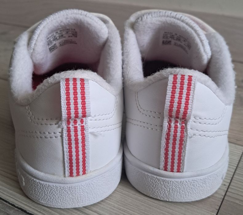 Кросівки ADIDAS  (р. 28)