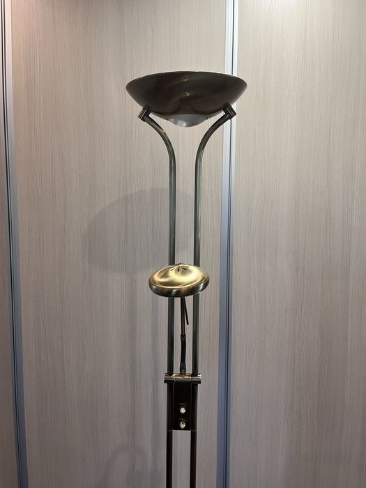 Lampa stojąca . Wysokosc 182cm.