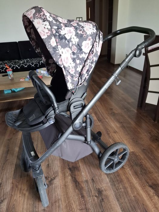 Piekny wózek 2 w 1