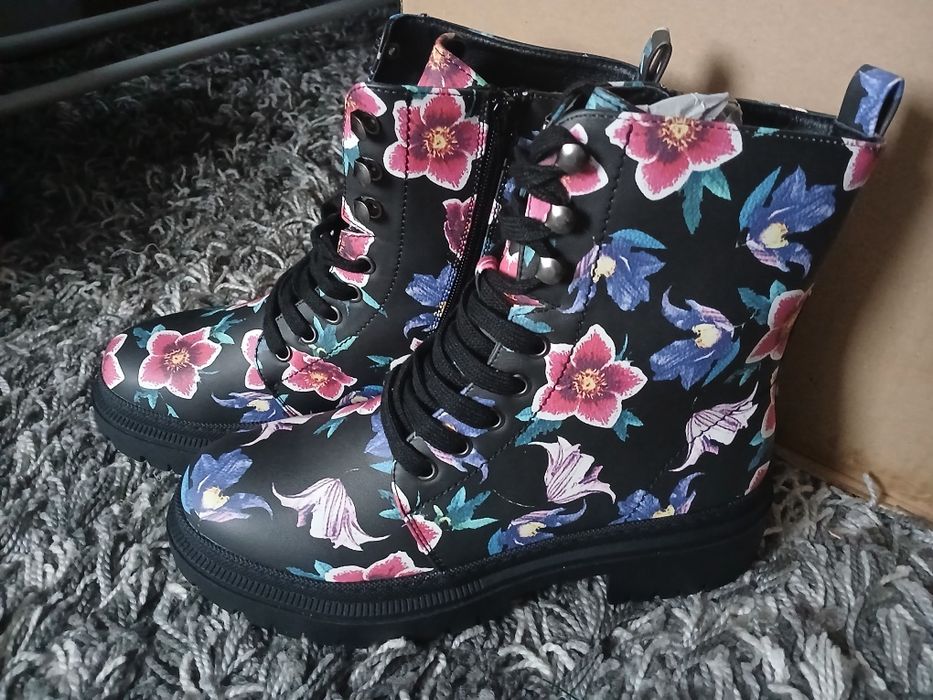 Kozaki botki w kwiaty