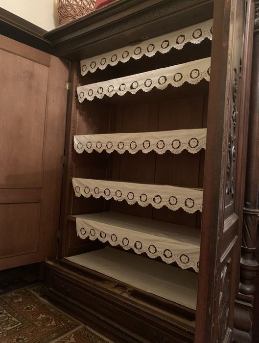 Старовинна мебель ( шкаф)