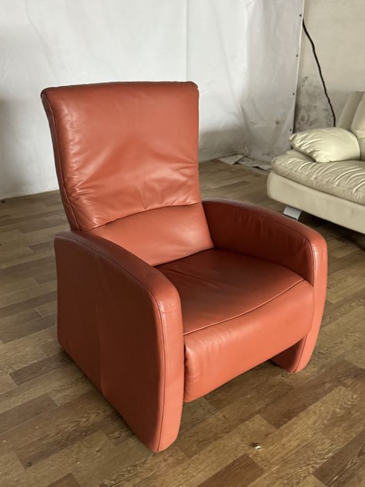 Крісло реклайнер шкіряне