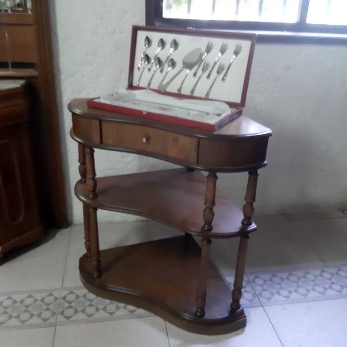 Móvel de canto, ideal para televisão