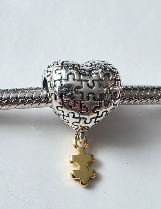 Charms srebrny do bransoletki serce z motywem puzzli prezent dla niej